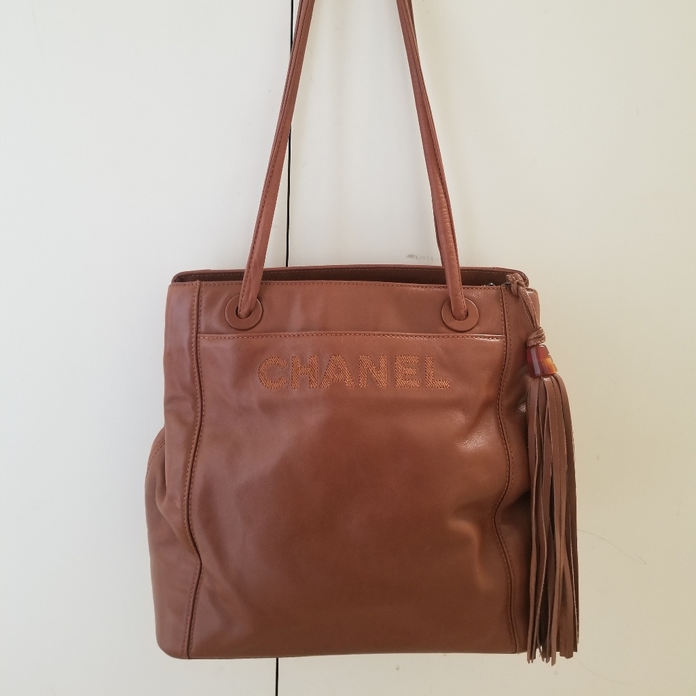 Sale! Vintage Chanel  tassel shoulder bag - Picture 3 of 16